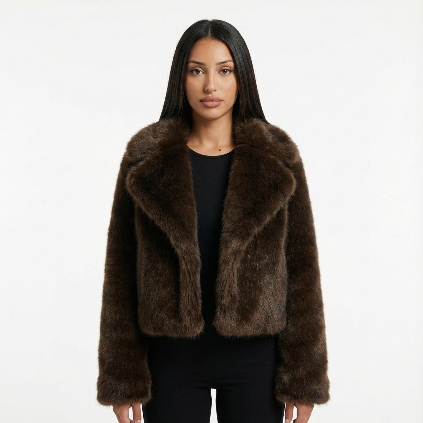 Kurzer Mantel aus Kunstpelz